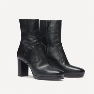 Brand new, never worn Ba$sh Chelbi boots. Excellent condition.